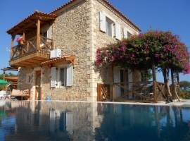  VILLA WITH SWIMMING POOL AND E.O.T. LICENCE